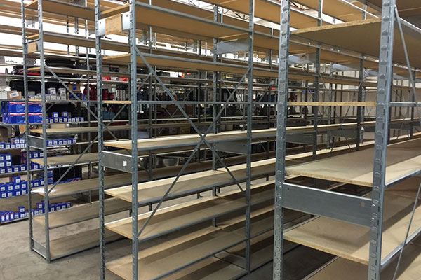 Advance Auto store racking— Lozier store racks designed and installed by the DisplayMax team.